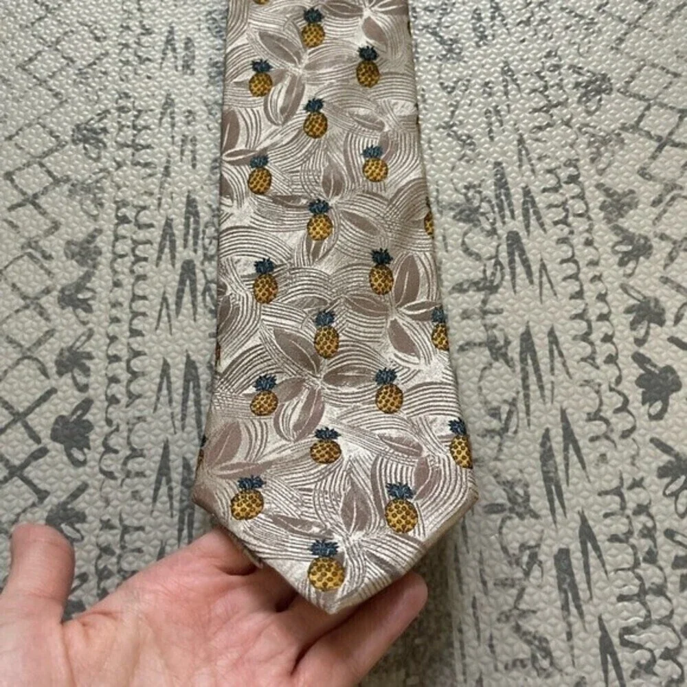 🌸 clearance Ermenegildo Zegna‎ pineapple 100% silk tie
